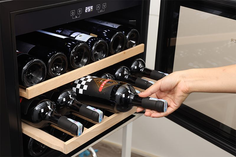 tủ rượu vang vinocave 28 chai